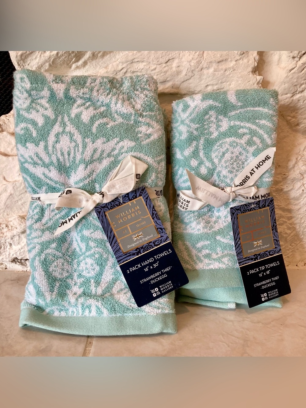 NWT William Morris at Home towel set. 
"Strawberry Thief" - Tip/Hand set